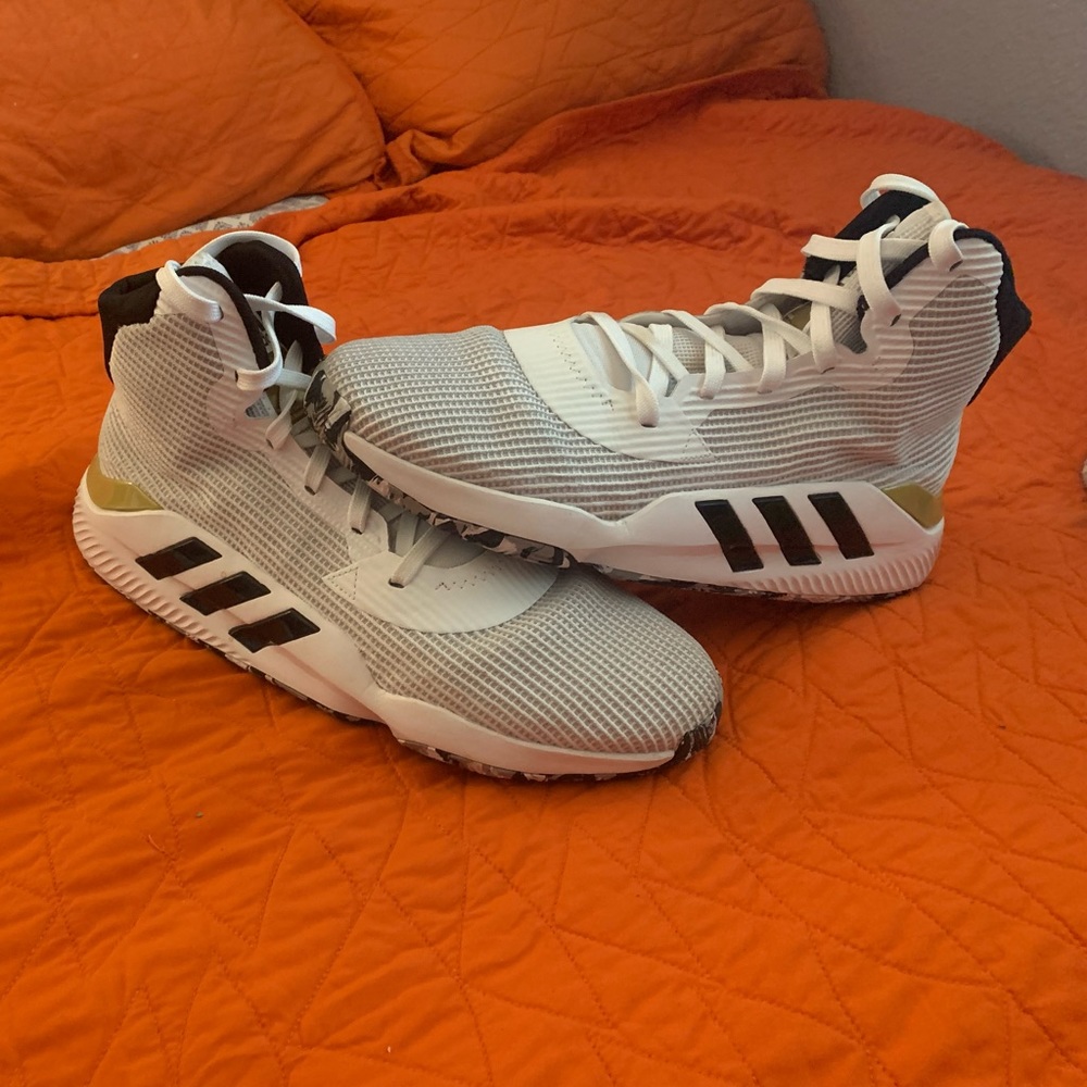 Adidas Pro Bounce 1.9.2.0 Basketball Sneaker
